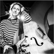 Bassista professionista e professionale impartisce lezioni di strumento e musica a 360°