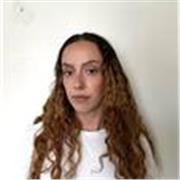 Chica con mucha amabilidad y empatía con vocación para ayudar a los demás en lo posible