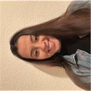 Me defino como una persona empática y resolutiva, y puedo dar clase desde primaria hasta la ESO. Estoy graduada como maestra de EI