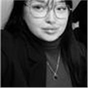 Jestem przyjazną i cierpliwą nauczycielką języka angielskiego, która pomaga przełamać barierę mówienia.