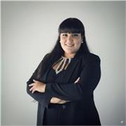 Profesora de Diseño Gráfico con experiencia universitaria, ofrezc clases prácticas para aprender branding, redes sociales y más.