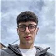 Soy un estudiante que ofrece clases de español, es mi lengua materna. Ofrezco mis servicios tanto a jóvenes como a adultos.