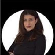 Sono una insegnante di diritto, in particolare diritto costituzionale, privato, legislazione penale minorile. Sono libera tutte le mattine previa appuntamento