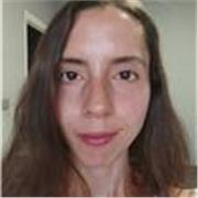 Graduada en filosofía. Facilidad para explicar diversas ramas de conceptos.