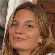 Douée surtout en histoire et en géographie mais aussi dans beaucoup d’autres matières jusqu’au niveau collège.
