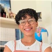 Licenciada en Comunicación Social, con certificaciones en locución, oratoria y maestrías de ceremonias.