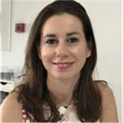 Capacitada para explicar conceptos complejos de forma sencilla y guiar a estudiantes de primaria para mejorar sus resultados.