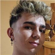 Doy clase a estudiantes que estén en el colegio.