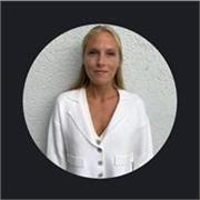 Englisch,Deutsch Tutorin, die Kinder aller Altersgruppen unterrichtet
Tutorin für Dienstrecht und Compliance