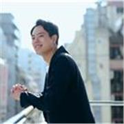 Soy paciente y comunicativo. Tengo experiencia estudiando en España y trabajando en una agencia de viajes, adaptándome a personas 