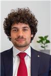 Praticante avvocato impartisce lezioni di diritto per scuola superiore, diritto tributario e civile per studenti universitari