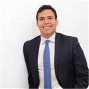 Profesor de derecho para todas las edades y necesidades. 