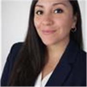 Profesora de Español imparte clases a jóvenes y adolescentes