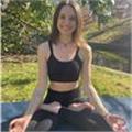 Instructora de yoga bilingüe castellano/inglés en madrid centro