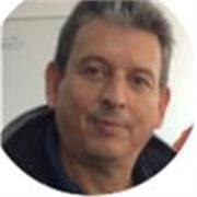 Profesor con experiencia enseñando matemáticas y Física a jovenes
