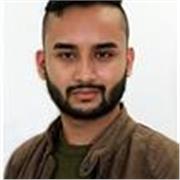 Profesor de inglés caracterizado por sus clases dinámicas y acompañamiento activo y personalizado para garantizar el aprendizaje