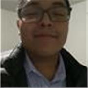 Profesor de inglés imparte clases a jóvenes de distintas edades