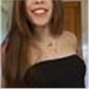 Joven que adora a los niños de cualquier edad. Apta para cualquier desafío.