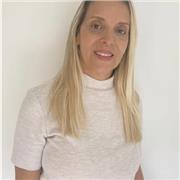 Profesora de primaria para impartir clases de lectura escritura para niños de primaria