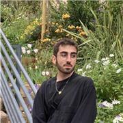 Jeune diplômé en sciences de l’environnement donne cours particulier en sciences naturelles du niveau collège à étude supérieure