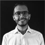 Laureato in Design della Comunicazione Visiva e Multimediale impartisce lezioni di Design Grafico