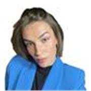 Profesora de psicología con grado en el ámbito, competente para cualquier edad.