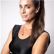 Profesora en Artes del teatro con más de 15 años de experiencia en entornos remotos y presenciales.