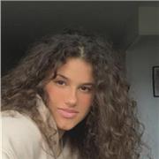 Graduada de Bachillerato, opositora actualmente y estudiante de derecho próximamente.