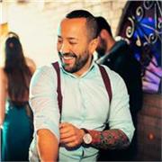 Profesor de Español, Periodista, Especialista en Comunicaciones