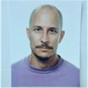 Free lance Photographer living abroad, available to teach italian. 
