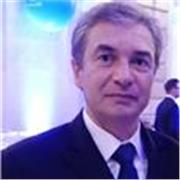 Impartisce lezioni di matematica e informatica