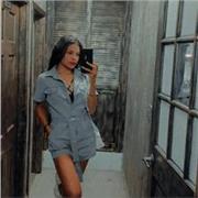 Profesora de artes, con conocimientos básicos en materias de básica primaria