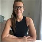 Profesora de Comunicación y Lengua. Trabajo de manera clara y actual, para que la comunicación sea precisa y optima