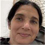 Sono una giornalista amante della nostra lingua. Posso aiutare i ragazzi nei compiti e a sviluppare competenze di scrittura