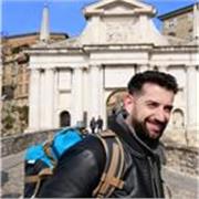 Profesor de español acreditado por el Instituto Cervantes con más de 5 años de experiencia en centros bilingües y con el DELE.