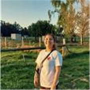 Profesora de historia imparta clases para todas las edades