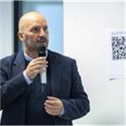 Profesor de psicología Social y de Antropología Aplicada, especialmente al ámbito de la salud y las organizaciones 