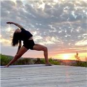 Insegnante di Yoga certificata, laureata in Scienze delle attività motorie offe lezioni di Yoga , Pilates e postulare.

