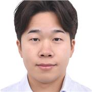 Eine Englischlehrer, die Freude daran hat, mit Kindern auf Augenhöhe zu arbeiten