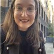 Professeure de français pour adultes, adolescents et enfants. 