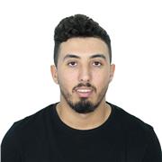 Professeur particulier donne cours de soutien aux apprenants du cycle collégiale