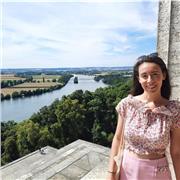 Laureata in Scienze Diplomatiche, con esperienza in una scuola di lingue, offre lezioni di spagnolo, tedesco e di sostegno