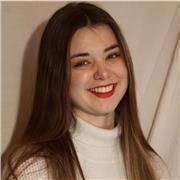 Étant plusieurs mois au pair j’ai été amené à aider les enfants dans leurs devoirs à la maison. Les enfants étaient à école primaire. Je suis également bilingue anglais car je suis partie 1 ans aux États Unis dans une école linguistique (Education First).