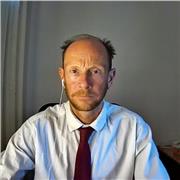 Native English teacher available for online lessons. Contact me!