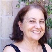 Doctora en Filosofía, Especialista en Estética