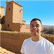 Ingeniero agrónomo de profesión y profesor por vocación. En matemáticas, estadística, programación, física, ciencias naturales.