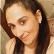 Profesora de Artes Plásticas apta para dar clases a alumnos de diferentes edades.