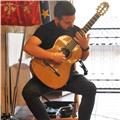Maestro di chitarra laureato in conservatorio offre lezioni di chitarra classica, acustica, elettrica, teoria e solfeggio