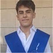 Profesor de inglés imparte clases a niños de todas las edades