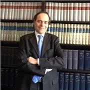 Avvocato civilista impartisce lezioni di diritto